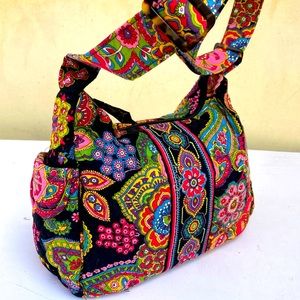 Retired VERA BRADLEY floral crescent bag  Colorful Handbag 👜 beautiful
